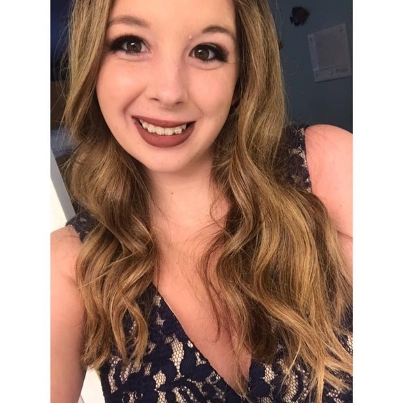 Meet your Posher, Amy - Picture 1 of 2